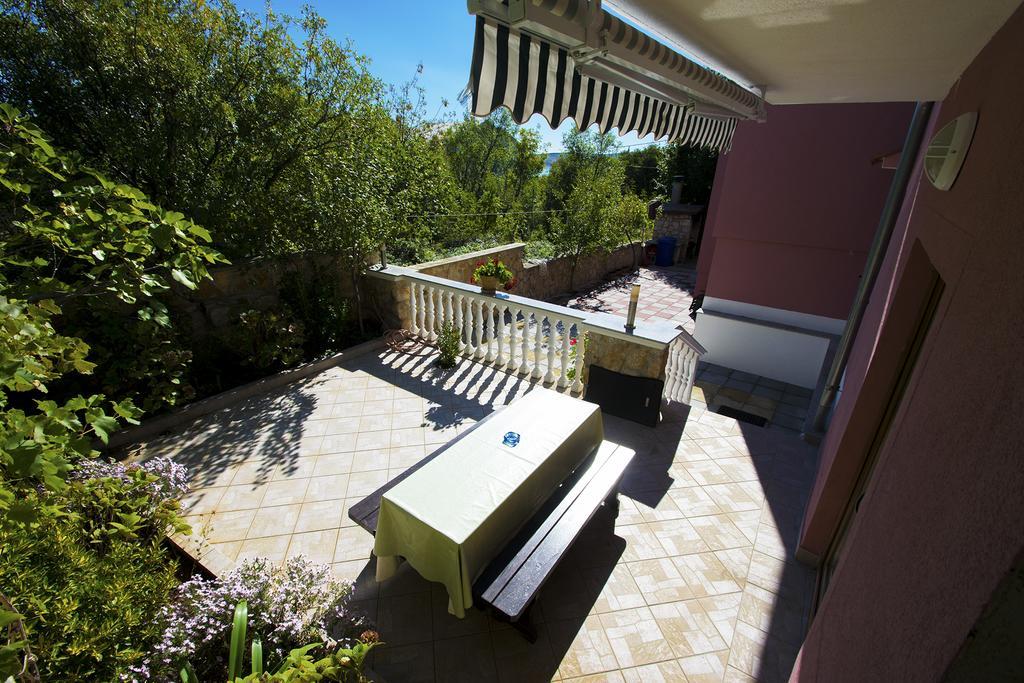 Apartments Zile Starigrad Paklenica Exterior foto