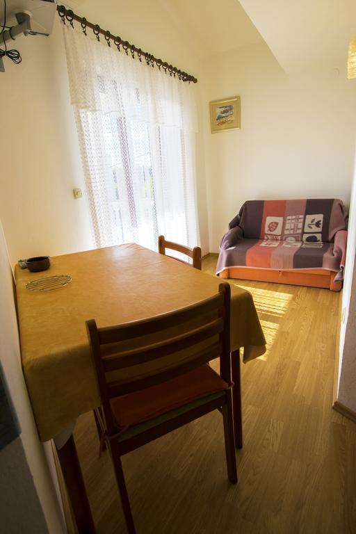 Apartments Zile Starigrad Paklenica Habitación foto