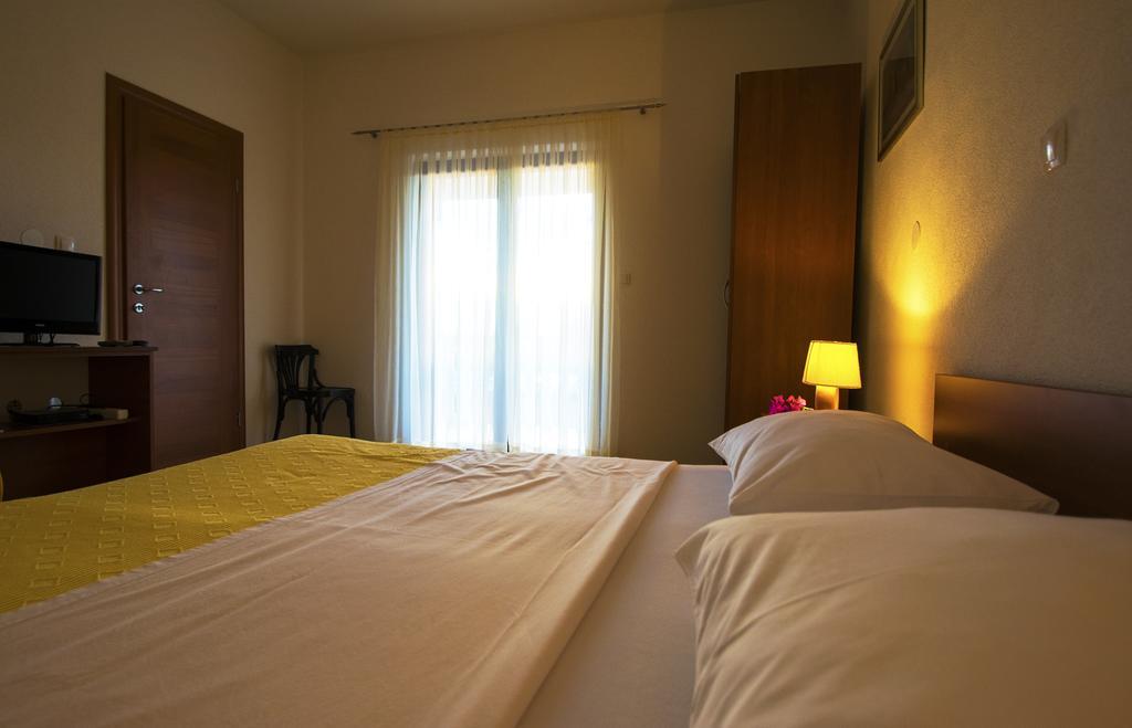 Apartments Zile Starigrad Paklenica Habitación foto