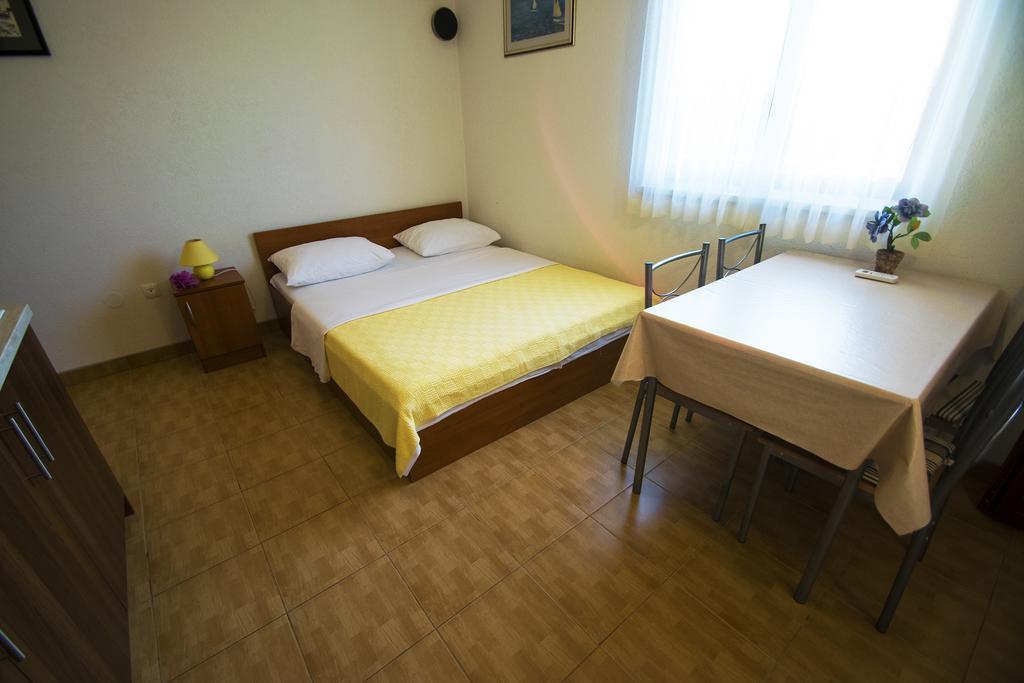 Apartments Zile Starigrad Paklenica Habitación foto