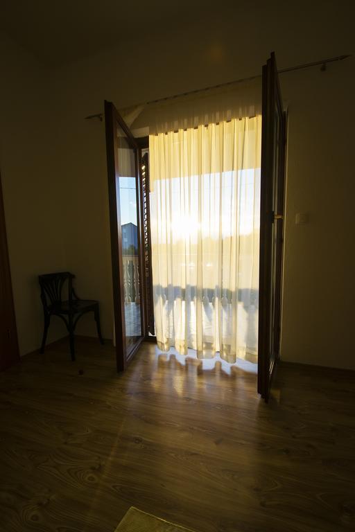 Apartments Zile Starigrad Paklenica Habitación foto