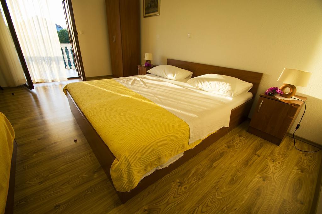 Apartments Zile Starigrad Paklenica Habitación foto