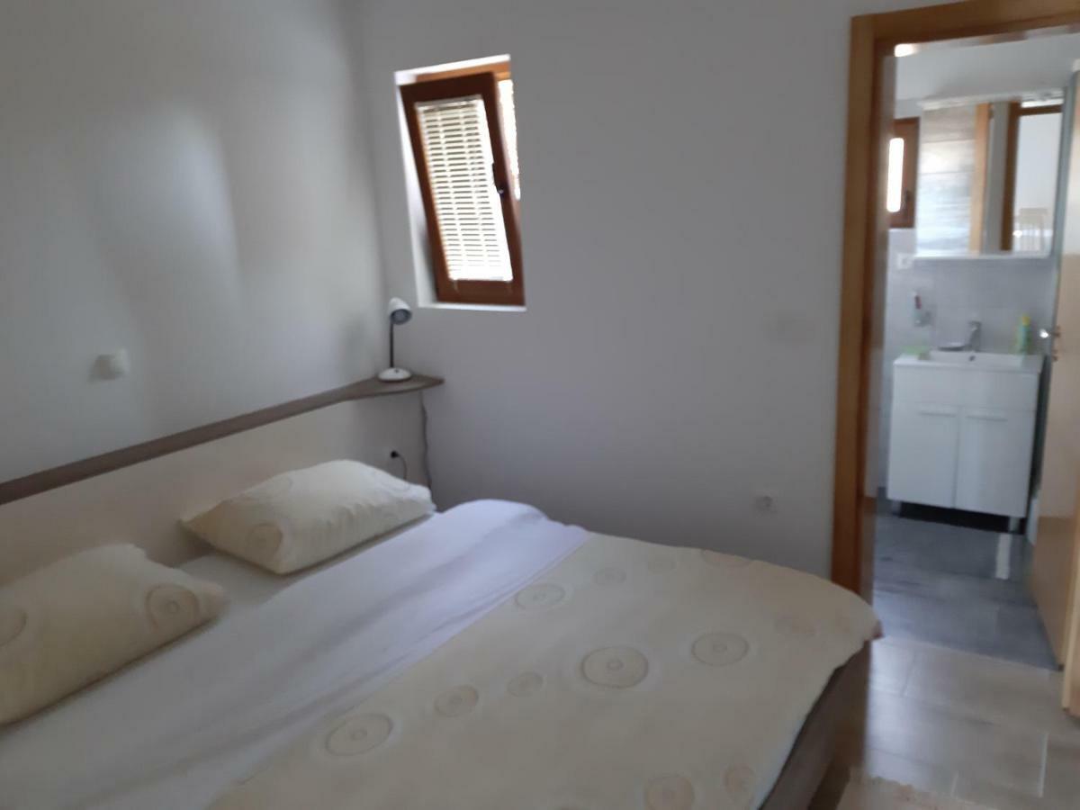Apartments Zile Starigrad Paklenica Exterior foto